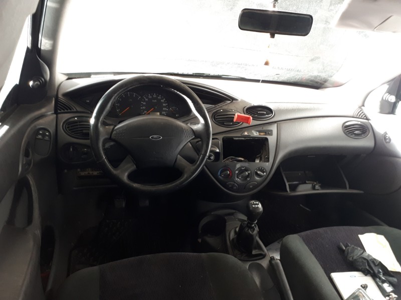 ford focus berlina (cak) del año 2000