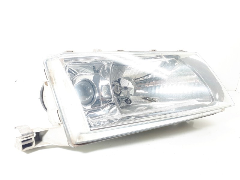 Recambio de faro derecho para skoda octavia berlina (1u2) ambiente referencia OEM IAM 1U1941016L  