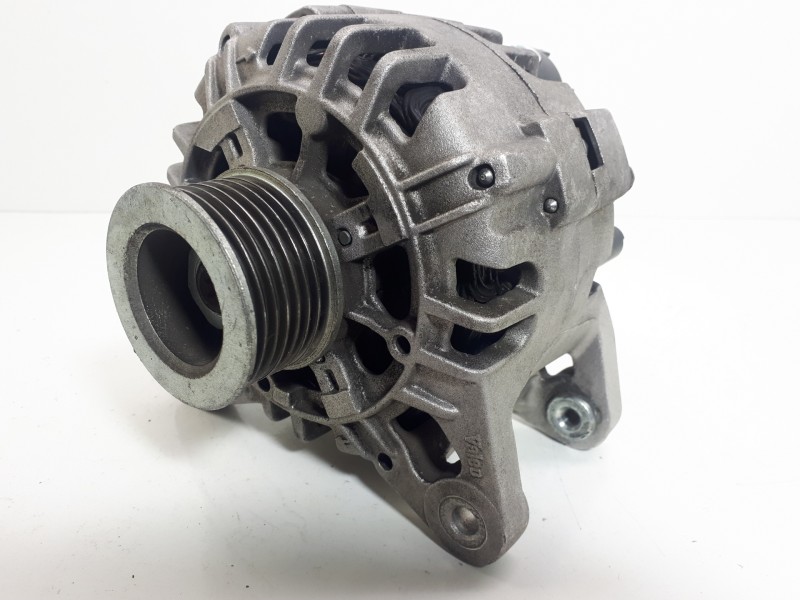 Recambio de alternador para renault clio iii evolution referencia OEM IAM  TG9B042 LRA02881