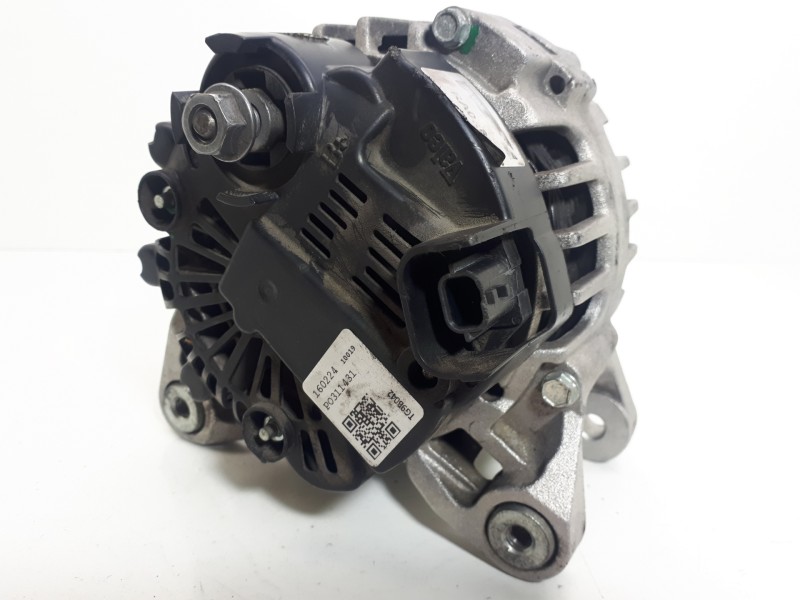 Recambio de alternador para renault clio iii evolution referencia OEM IAM  TG9B042 LRA02881
