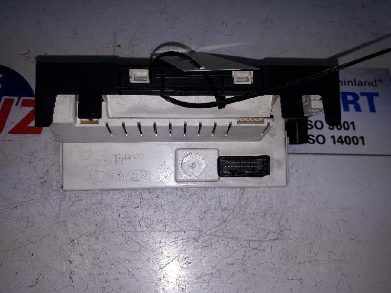 Recambio de pantalla multifuncion para renault clio iii emotion referencia OEM IAM 8200307273C  