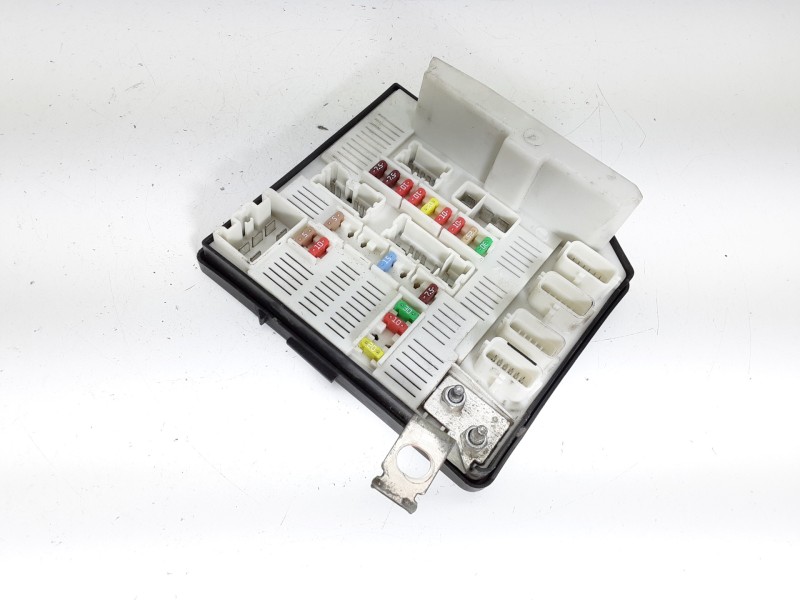 Recambio de caja reles / fusibles para renault kangoo authentique referencia OEM IAM 8201044237B  