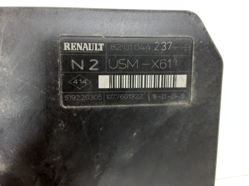 Recambio de caja reles / fusibles para renault kangoo authentique referencia OEM IAM 8201044237B  