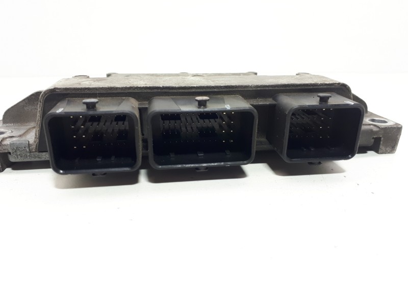 Recambio de centralita motor uce para renault clio iii evolution referencia OEM IAM 8200851165 S120202116A SIM35